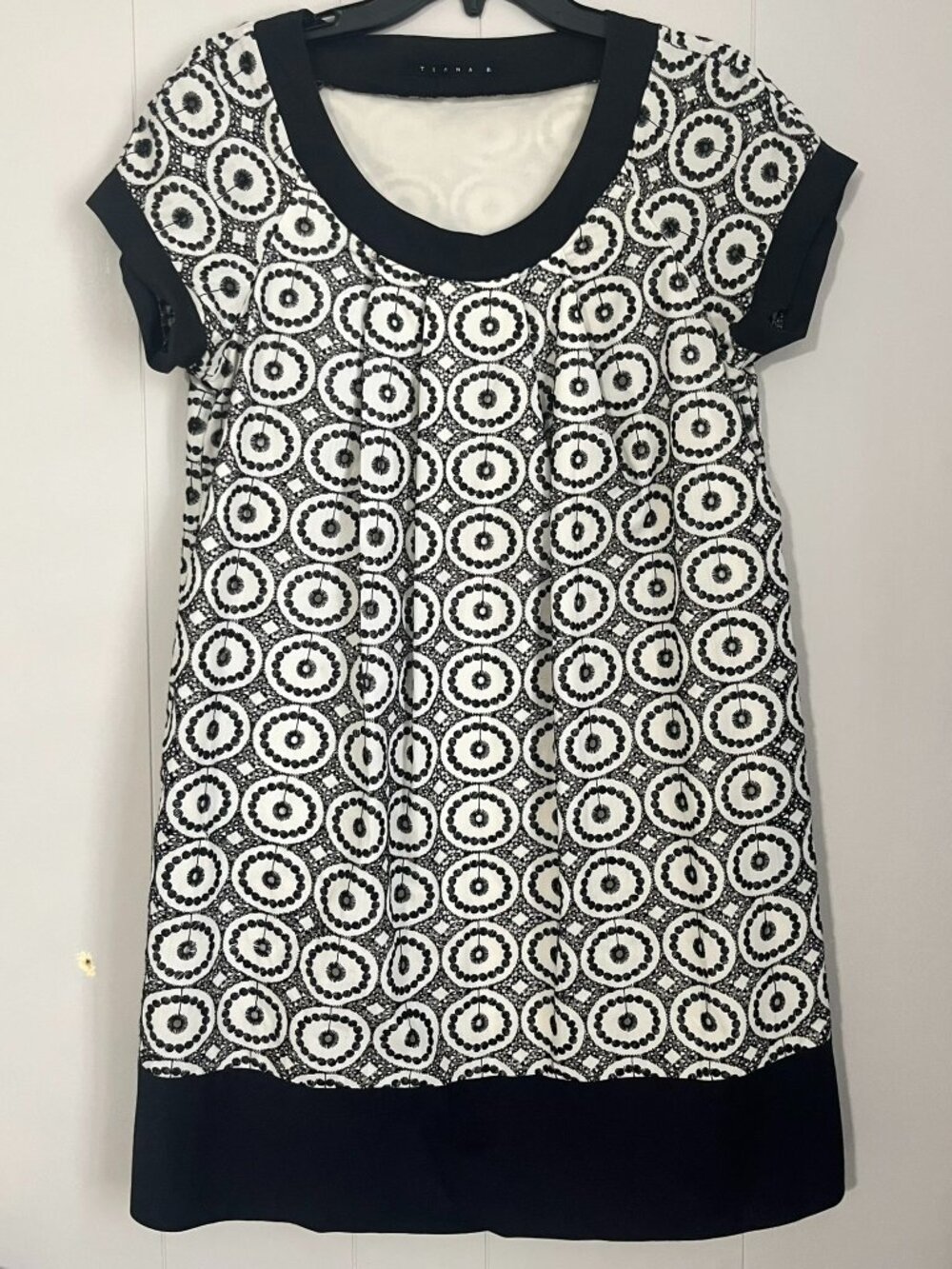 Tiana B. Deep Navy White Medallion Print Short Sleeve Shift Dress